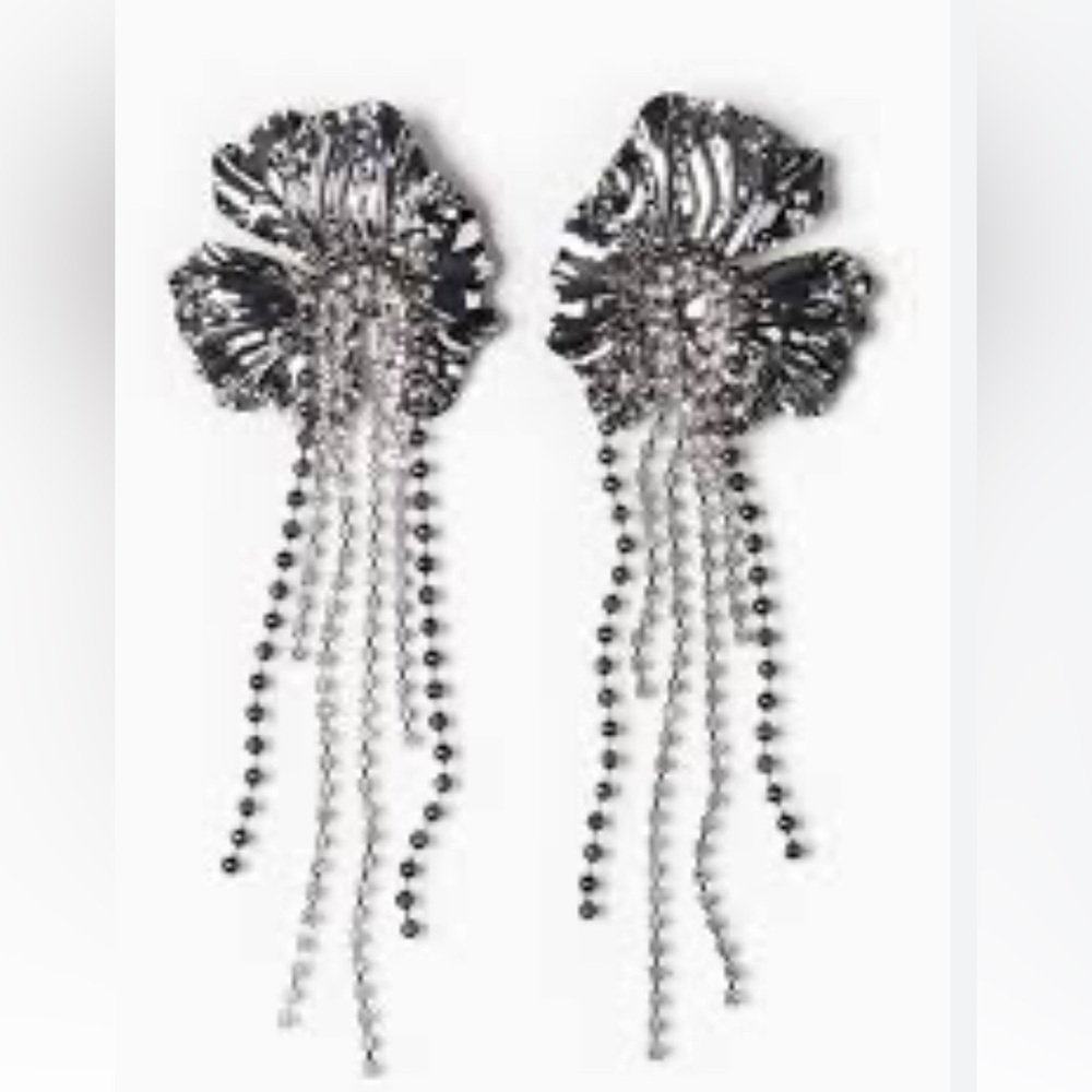 H&M LONG FLOWER-SHAPED EARRINGS